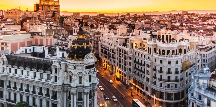 La Gran Vía, Madrid, España (horizontal-x3)