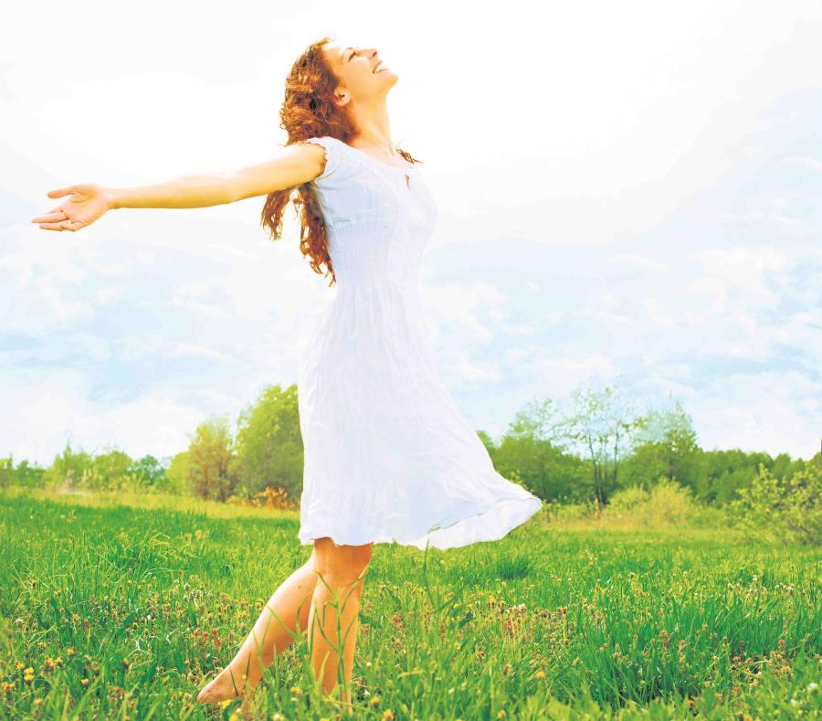 mujer feliz (semisquare-x3)