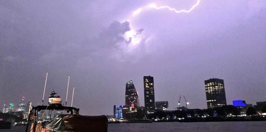 Un relámpago durante una tormenta en Londres, el sábado 26 de mayo de 2018. (horizontal-x3)