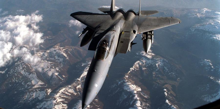 El caza F-15C Eagle cayó al mar. (AP) (horizontal-x3)