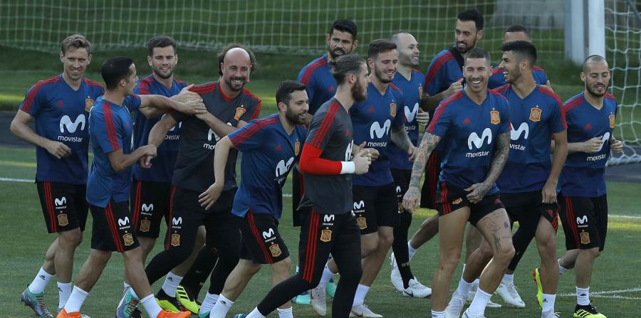 Los jugadores de España durante un entrenamiento del Mundial en Krasnodar, Rusia, el jueves. (AP) (horizontal-x3)