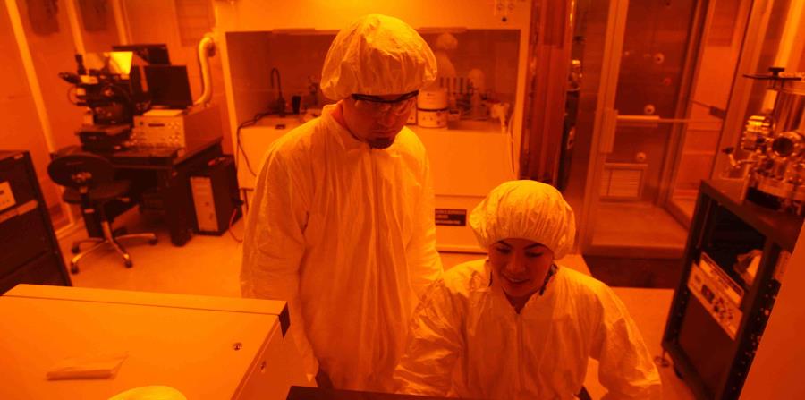 Cientos de estudiantes del Recinto Universitario de Mayagüez de la UPR han participado en los trabajos del Centro de Nanotecnología (horizontal-x3)