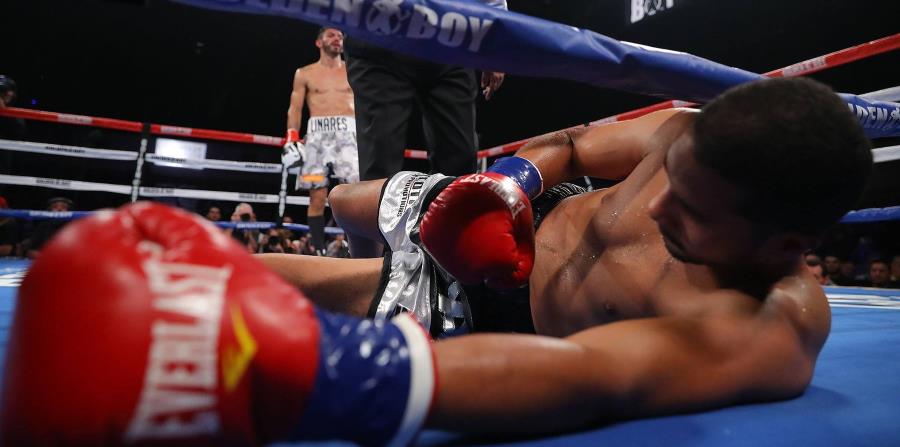Abner Cotto fue víctima de dos derechazos de Jorge Linares. (Facebook / Golden Boy Boxing) (horizontal-x3)