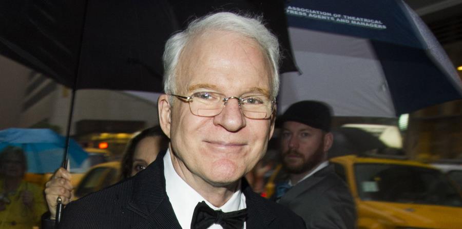 Steve Martin deleita a sus seguidores tocando banjo