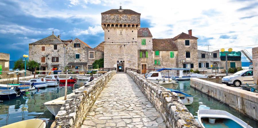 Kastel Gomílica, Croacia (horizontal-x3)
