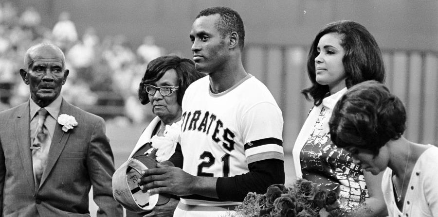 Sobre la vida de Roberto Clemente se han realizado canciones, obras de arte y obras de teatro. (horizontal-x3)