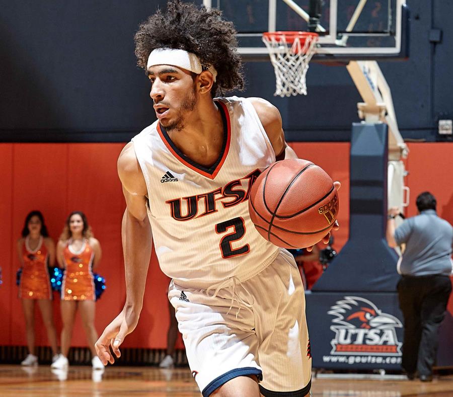 Jhivvan Jackson en acción con la Universidad de Texas en San Antonio. (GFR Media) (semisquare-x3)