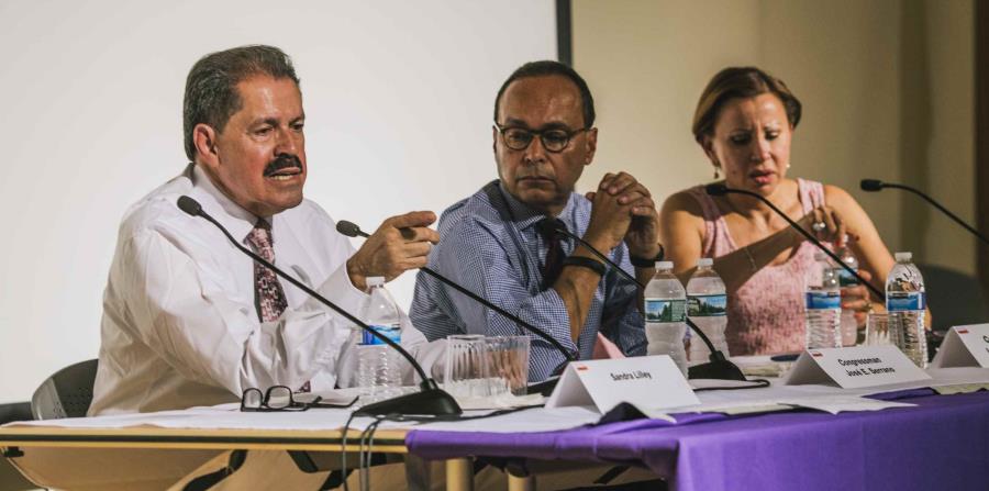Los congresistas José Serrano, Luis Gutiérrez y Nydia Velázquez (de izq. a der.) lideran el pedido de información al Departamento de Salud federal. (GFR Media) (horizontal-x3)