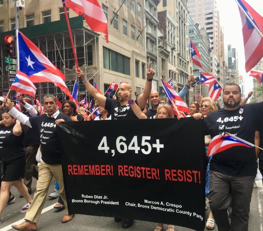 In black and referring to the 4,645 victims of Hurricane María, according to a Harvard University study, Rubén Díaz Jr., the Borough President of the Bronx in New York City, Congressman Adriano Espaillat and Assemblyman Marcos A. Crespo carried a banner (semisquare-x3)