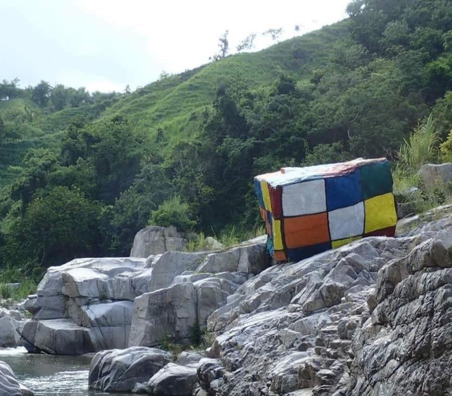 Imagen de la pintura que se realizó en una de las piedras del río (semisquare-x3)