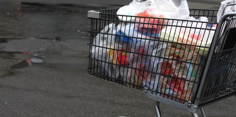 Pierluisi recordó a los comerciantes que la reglamentación de DACO exige la rotulación de precio de todo bien o servicio que esté para la venta. (horizontal-x3)