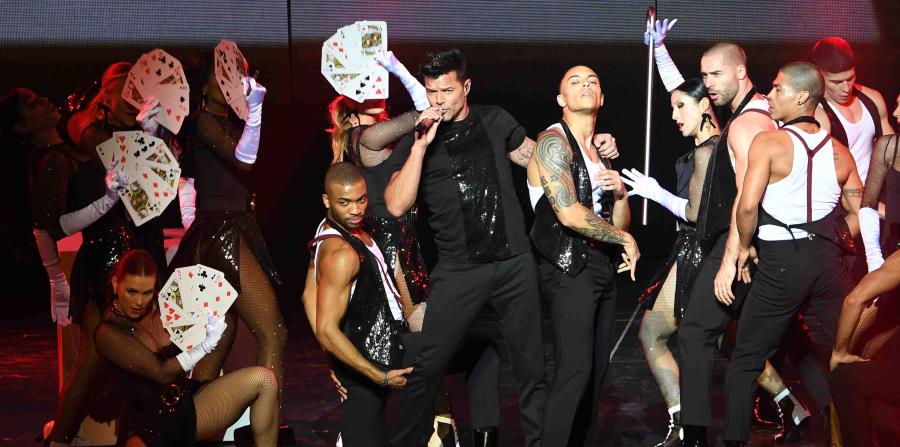 El espectáculo de 21 canciones en inglés y español. Ricky Martin se hace acompañar por una veintena de músicos y bailarines, entre los que se encuentra la boricua Tatiana Delgado. (horizontal-x3)