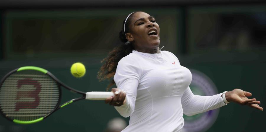 Serena Williams en la acción del lunes de Wimbledon. (AP) (horizontal-x3)