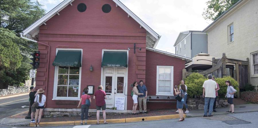Las personas ahora acuden al restaurante a tomarse fotografías. (AP) (horizontal-x3)
