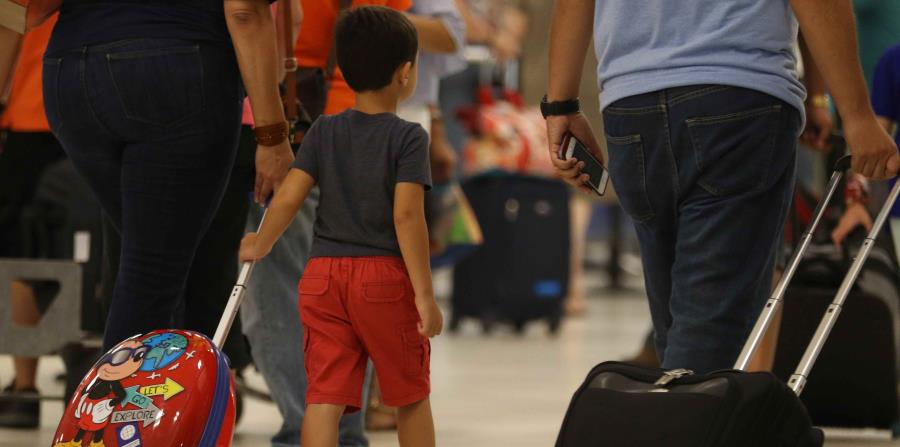 En 2014, 2015 y 2016, el movimiento neto de pasajeros aéreos figuró en 89,000 por año. (horizontal-x3)