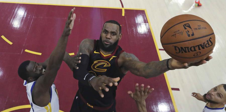 La mudanza de LeBron James a los Lakers podría crear otro equipo fuerte en la Conferencia del Oeste. (AP) (horizontal-x3)