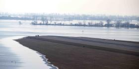 Autoridades desalojan a más personas en centro-norte de EE.UU. por inundaciones