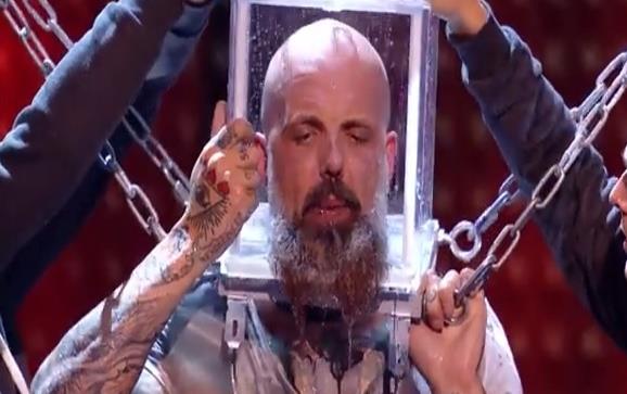 Matt Johnson aguantó la respiración bajo el agua durante 2 minutos y 20 segundos (horizontal-x3)