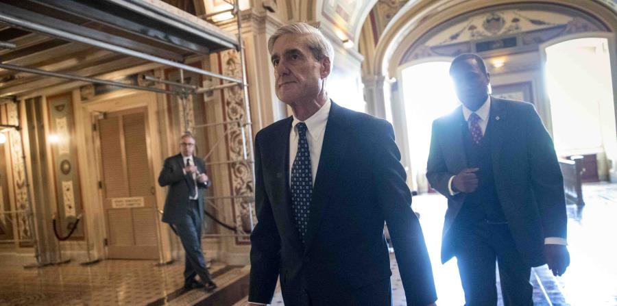 el fiscal especial de Estados Unidos, Robert Mueller, sale de una reunión a puerta cerrada con miembros del Comité Judicial del Senado sobre la intromisión de Rusia en las elecciones presidenciales de 2016, en el Capitolio, Washington. (horizontal-x3)
