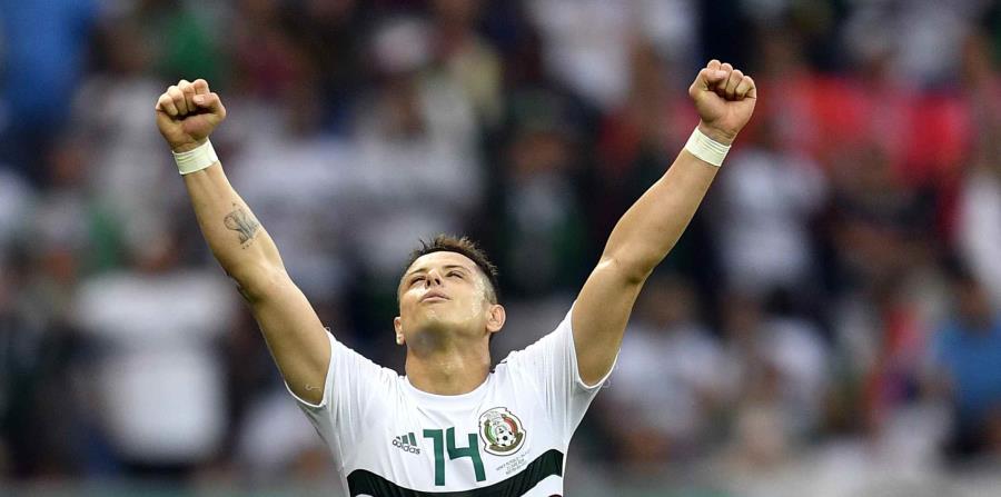 Javier Hernández celebra el triunfo de México sobre Corea del Sur. (AP) (horizontal-x3)