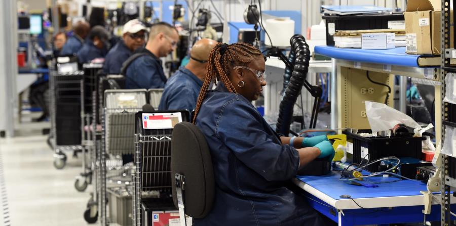 El grupo trabajador se redujo de 1,131,000 en 2016 a 1,103,000 en mayo de 2017, perdiendo en un año 29,000 empleados. (horizontal-x3)