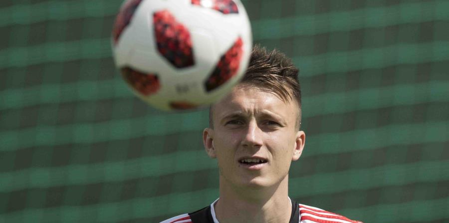 Aleksandr Golovin, de la selección de Rusia, entrena en el Centro Deportivo Federal Novogorsk, cerca de Moscú, el jueves. (AP) (horizontal-x3)