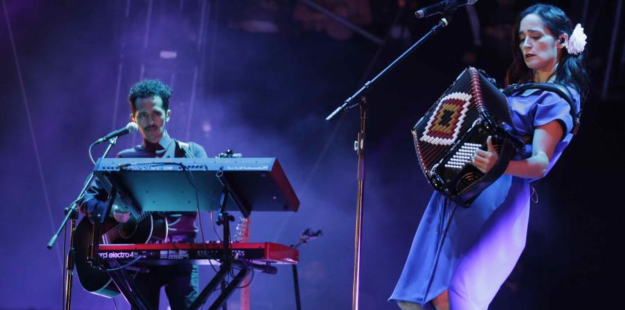 Julieta Venegas compartirá escenario con Miguel Bosé, Jarabe de Palo y más para ayudar a las víctimas de los sismos en México (AP). (horizontal-x3)