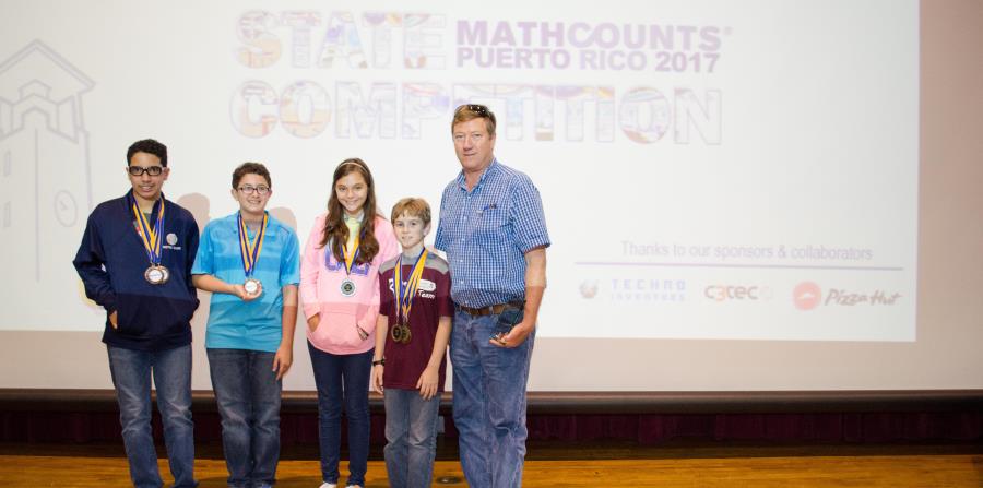 Equipo que representará a Puerto Rico en las competencias nacionales de Mathcounts: Rafael Gómez, Ricardo Marrero, Juliet Penaranda, Nicolas Proskauer y el coach Richard Roettger. (horizontal-x3)