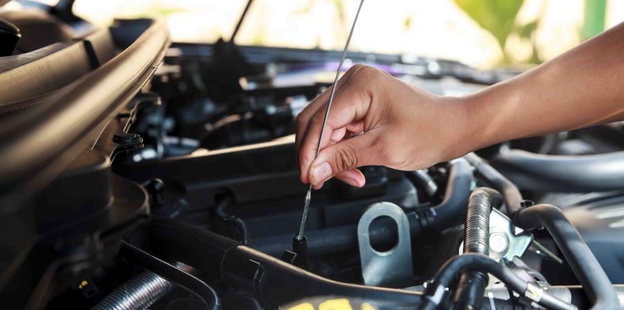 Los cambios de aceite se deben efectuar en forma regular, porque con eso se mejora la performance del auto, se gasta menos combustible y se protege el motor. (horizontal-x3)