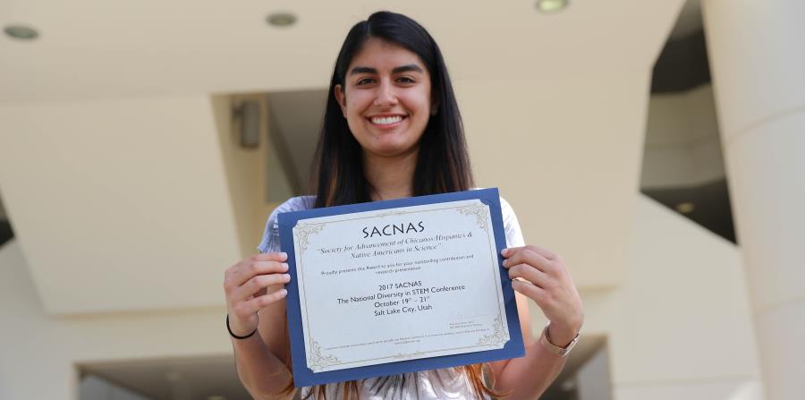 La estudiante de matemáticas del Recinto de Río Piedras de la Universidad de Puerto Rico (UPR), Adriana Ortiz Aquino, recibió un premio en una conferencia científica. (horizontal-x3)