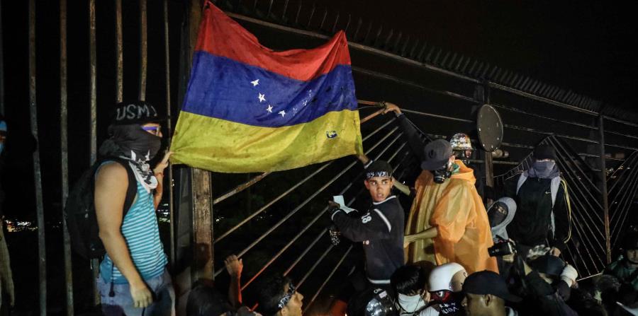 Los venezolanos se manifiestan en contra del gobierno de Nicolás Maduro. (horizontal-x3)