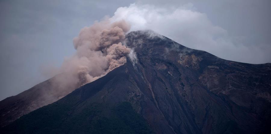 Volcán de Fuego en Guatemala (horizontal-x3)