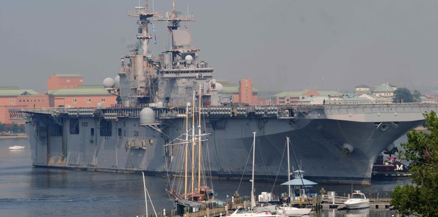 El USS Kearsarge es un portaaviones anfibio de 844 pies. (horizontal-x3)