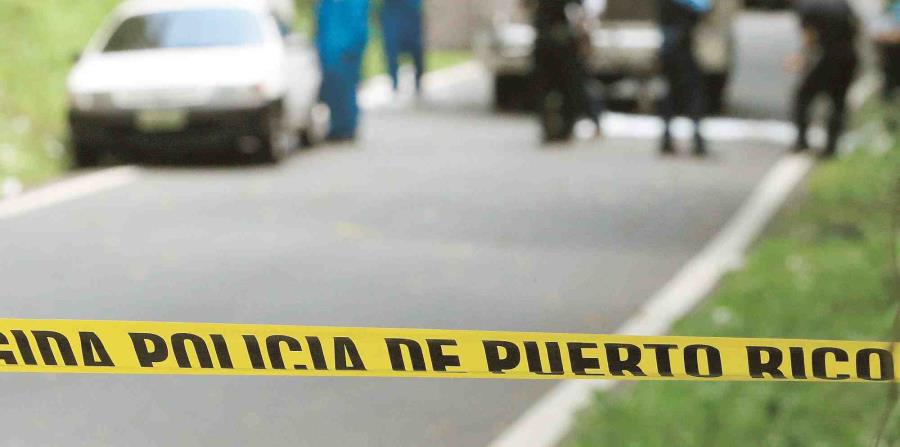 El conductor quedó pillado dentro del automóvil y fue socorrido por paramédicos, bomberos y de Manejo de Emergencias de Naguabo. (horizontal-x3)