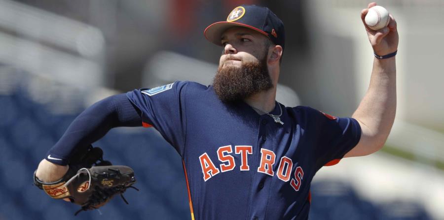 El abridor Dallas Keuchel, de los Astros de Houston, lanza en el primer inning del partido de pretemporada frente a los Marlins de Miami en West Palm Beach, Florida. (horizontal-x3)