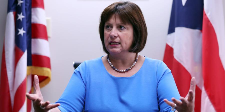 Grupos conservadores cuestionan el salario de $625,000 anuales de Jaresko. (horizontal-x3)