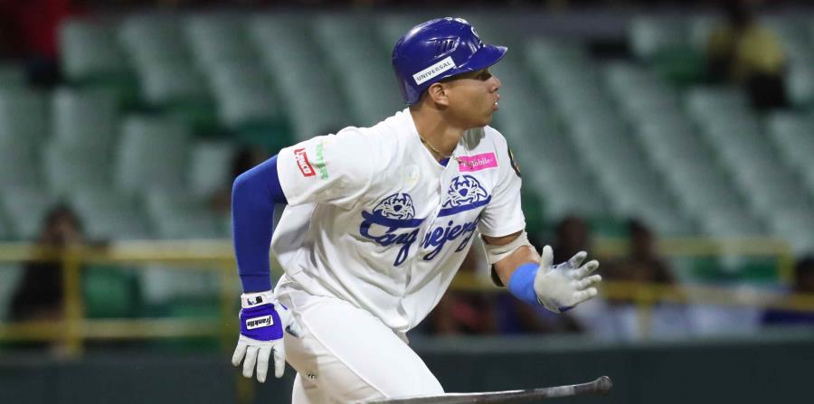 El jardinero de los Cangrejeros, Jan Hernández, pegó el batazo decisivo en la sexta entrada. (GFR Media) (horizontal-x3)