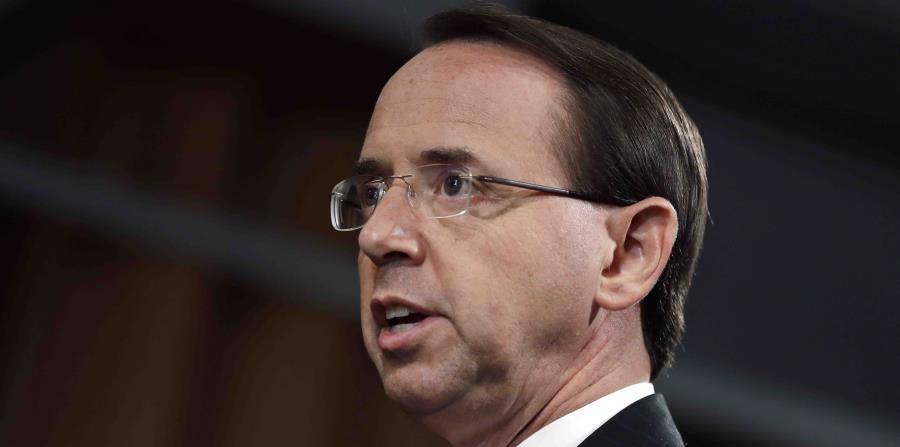 El subsecretario de Justicia Rod Rosenstein en conferencia de prensa en la sede del Departamento de Justicia en Washington. (horizontal-x3)