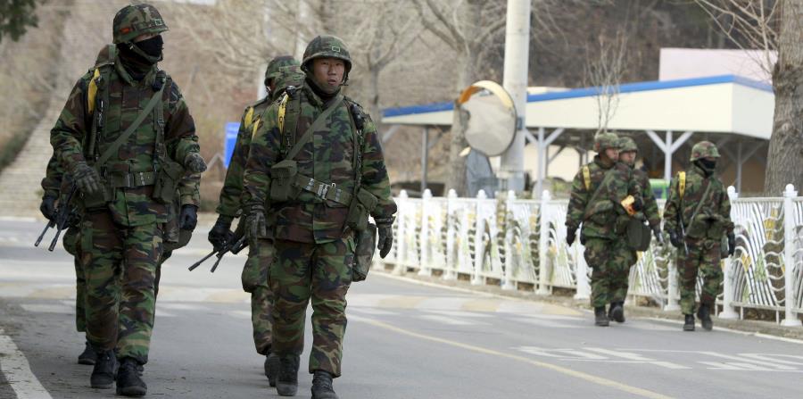 Estas maniobras se celebran en un persistente ambiente de tensión en la península coreana ante las repetidas pruebas de armas de Corea del Norte. (horizontal-x3)