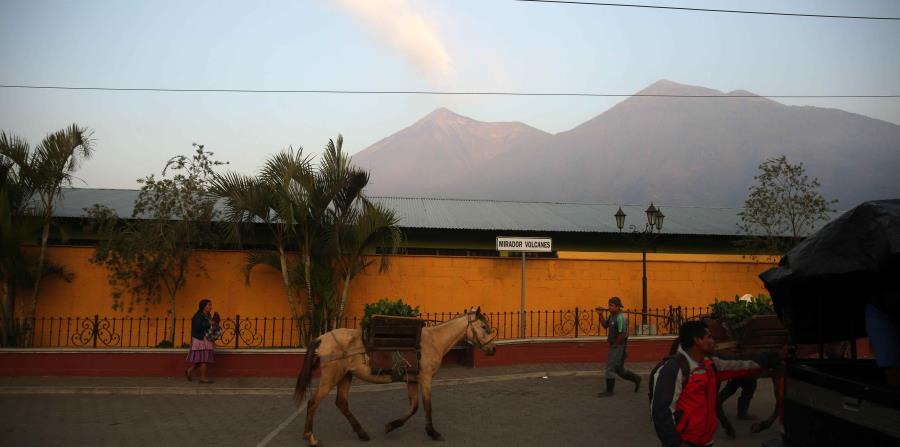El volcán de Fuego de Guatemala mantiene sus erupciones (horizontal-x3)