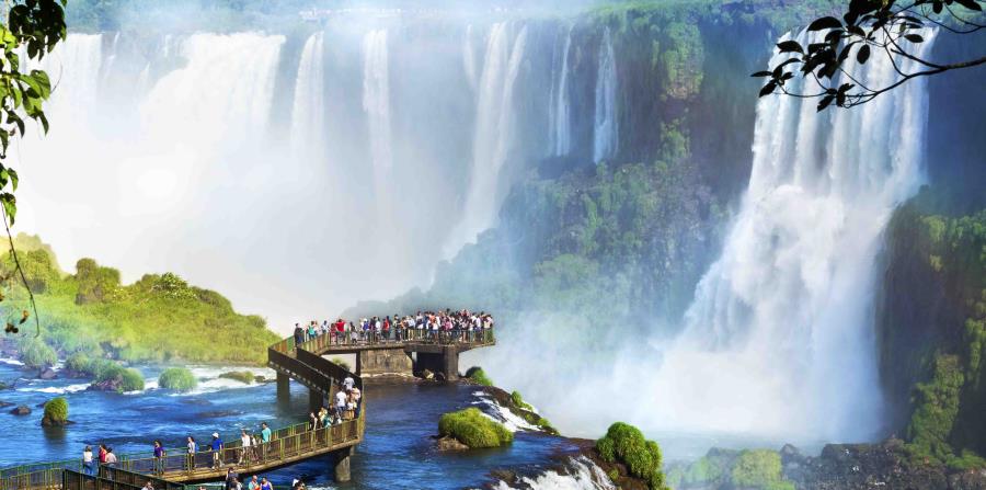 Cerca de dos millones de personas viajan de todas partes del mundo para admirar de cerca las monumentales sudamericanas. (horizontal-x3)