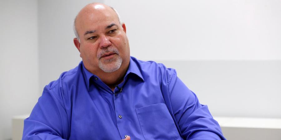 Al explicar las disposiciones más importantes de la nueva Ley de Adopción de Puerto Rico, el presidente cameral Carlos “Johnny” Méndez contó cómo creció con una familia que lo acogió como un hijo más. (horizontal-x3)