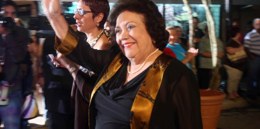 Velda González (horizontal-x3)