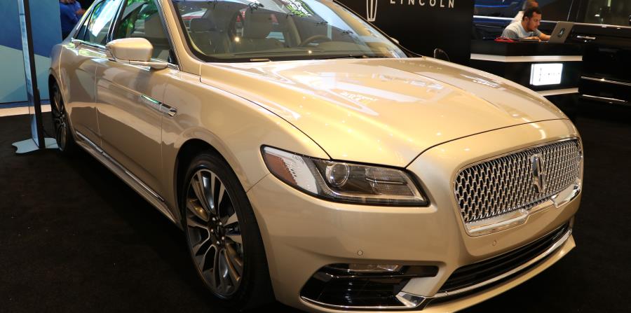 Lincoln Continental en exhibición en el PRIAS.