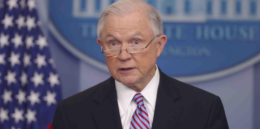 Sessions ha mantenido silencio sobre la revisión que se le ha pedido de las definiciones de status y la campaña educativa del plebiscito (horizontal-x3)