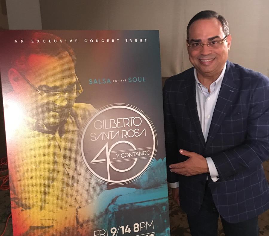 El cantante Gilberto Santa Rosa (semisquare-x3)