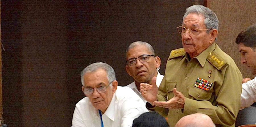 Raúl Castro y Miguel Díaz-Canel encabezan trabajos legislativos en Cuba (horizontal-x3)