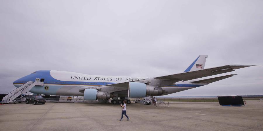 En el viaje lo acompaña la primera dama, Melania Trump, así como la comisionada residente en a Washington, Jenniffer González, como principal figura del gobierno en el Air Force One. (horizontal-x3)