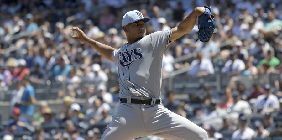 El pitcher venezolano Wilmer Font, de los Rays de Tampa Bay, enfrenta a los Yanquis de Nueva York el domingo 17 de junio de 2018, en Nueva York. (AP) (horizontal-x3)