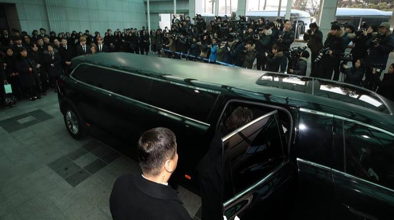 Dan el último adiós a Kim Jong-hyun, cantante surcoreano 